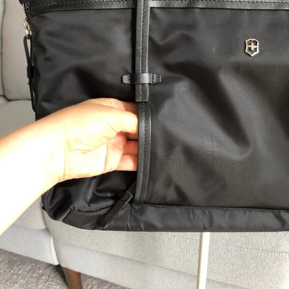Victorinox Victoria Black Expandable Carry-all Business Laptop Tote Slide-On - Picture 11 of 16